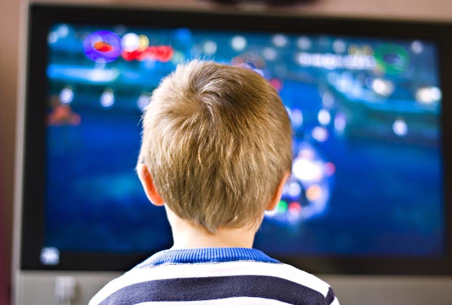 عوارض تماشای زیاد تلویزیون بر کودکان